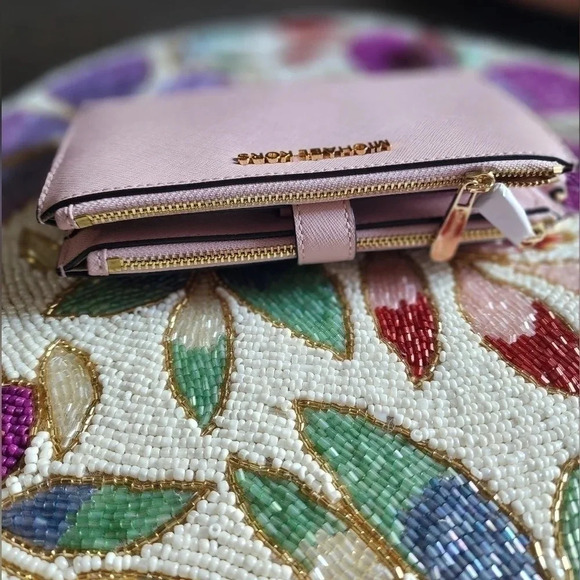 Michael Kors wallet🩷✨️ - Picture 4 of 8